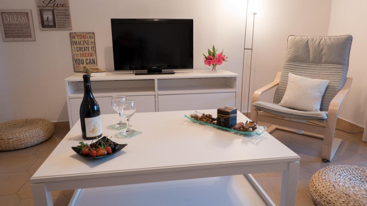 Cozy Family Friendly Apartment With Large Garden Close To Beaches - Dirella Kynopiástai Eksteriør billede