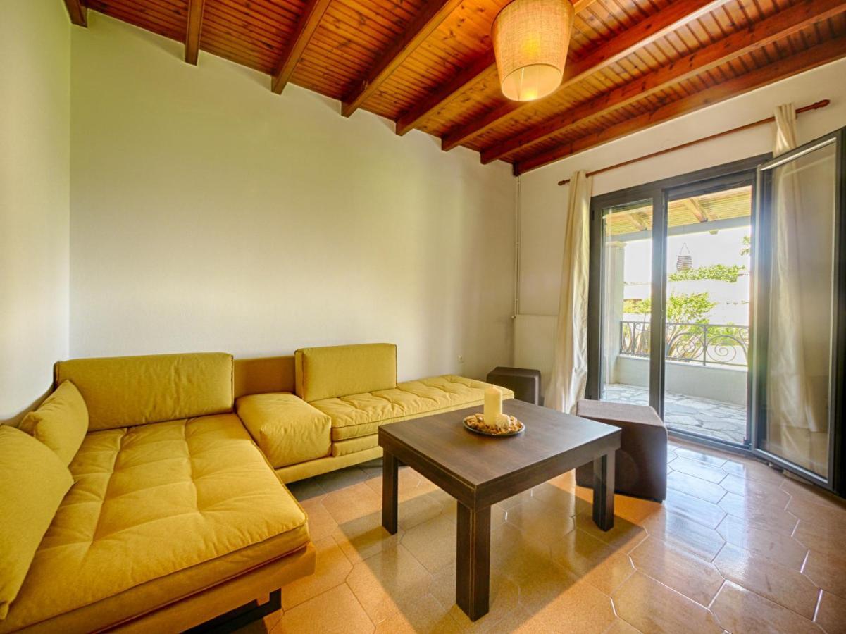 Cozy Family Friendly Apartment With Large Garden Close To Beaches - Dirella Kynopiástai Eksteriør billede