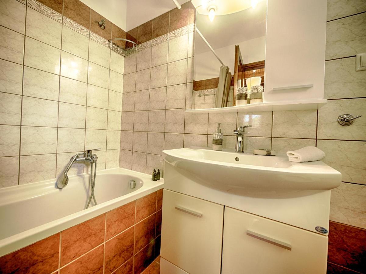Cozy Family Friendly Apartment With Large Garden Close To Beaches - Dirella Kynopiástai Eksteriør billede