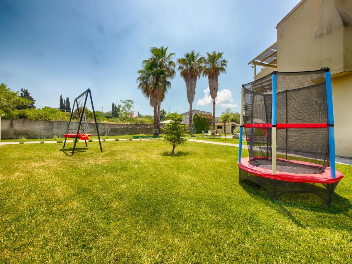 Cozy Family Friendly Apartment With Large Garden Close To Beaches - Dirella Kynopiástai Eksteriør billede