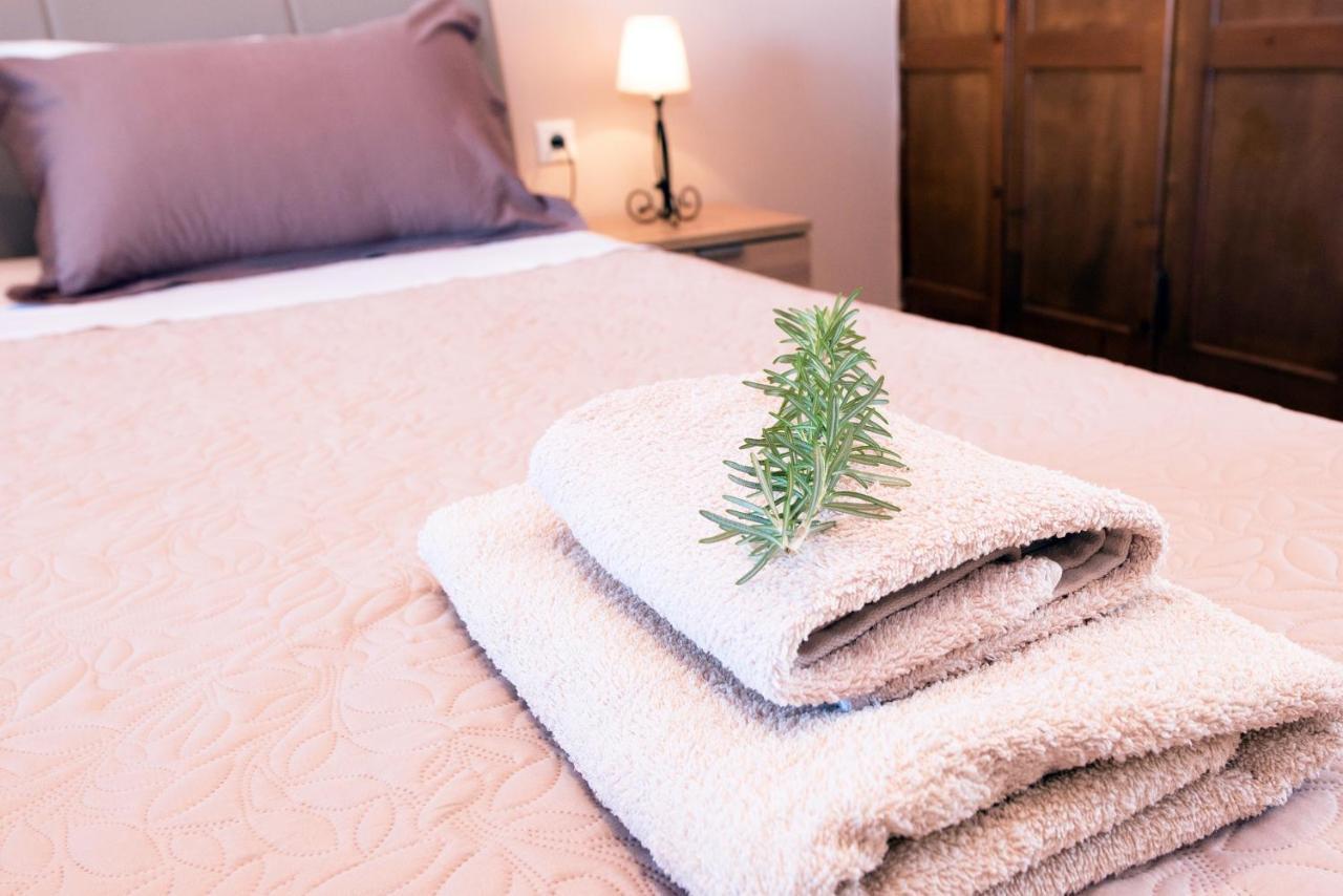 Cozy Family Friendly Apartment With Large Garden Close To Beaches - Dirella Kynopiástai Eksteriør billede