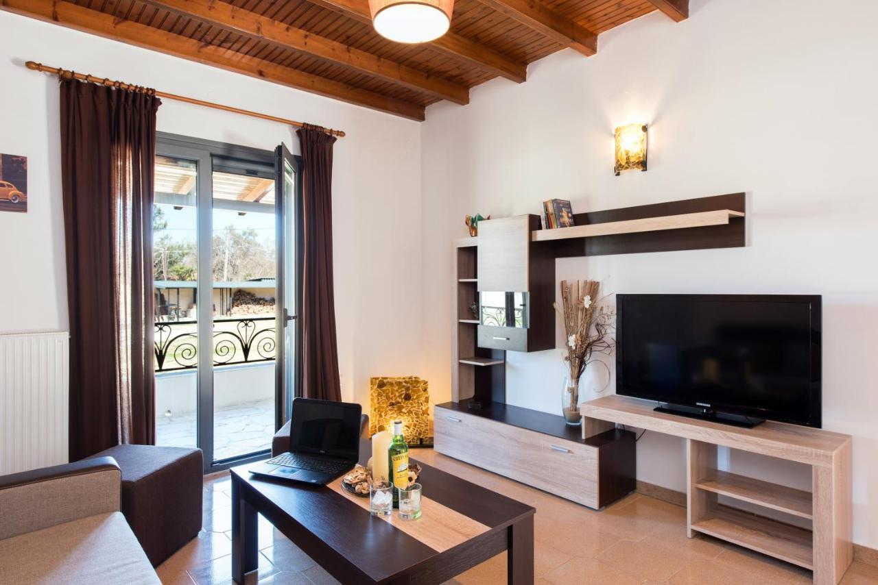 Cozy Family Friendly Apartment With Large Garden Close To Beaches - Dirella Kynopiástai Eksteriør billede